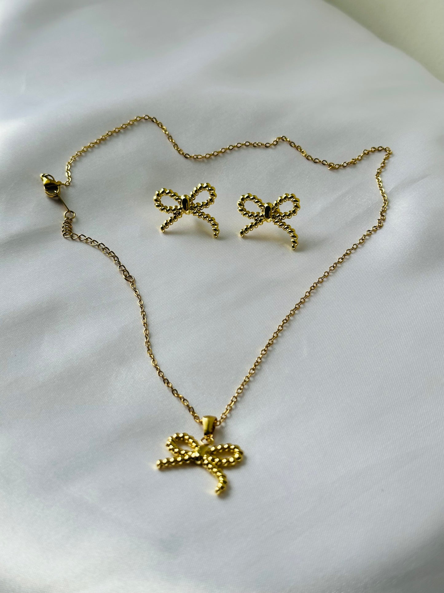 Bow-Inspired Necklace and Earrings Set