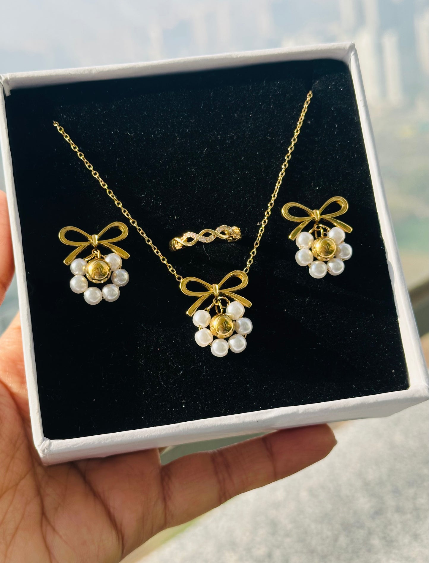 Daisy Flower and Bow-Inspired Set
