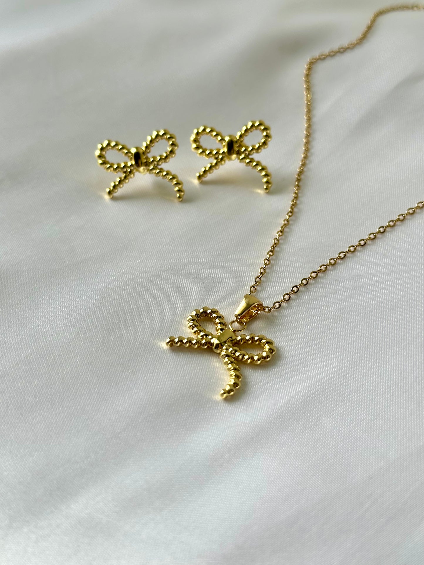 Bow-Inspired Necklace and Earrings Set