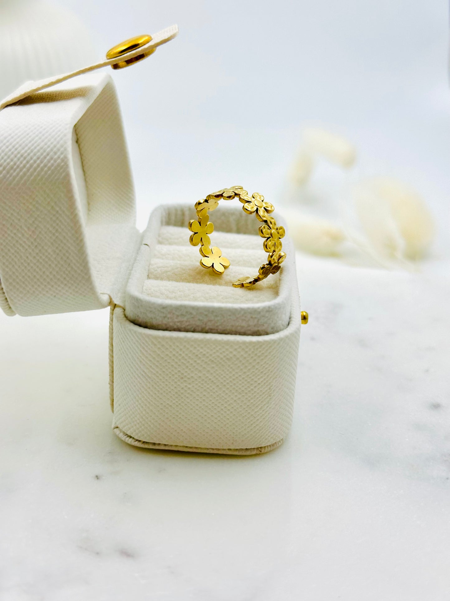 Flower-pattern ring