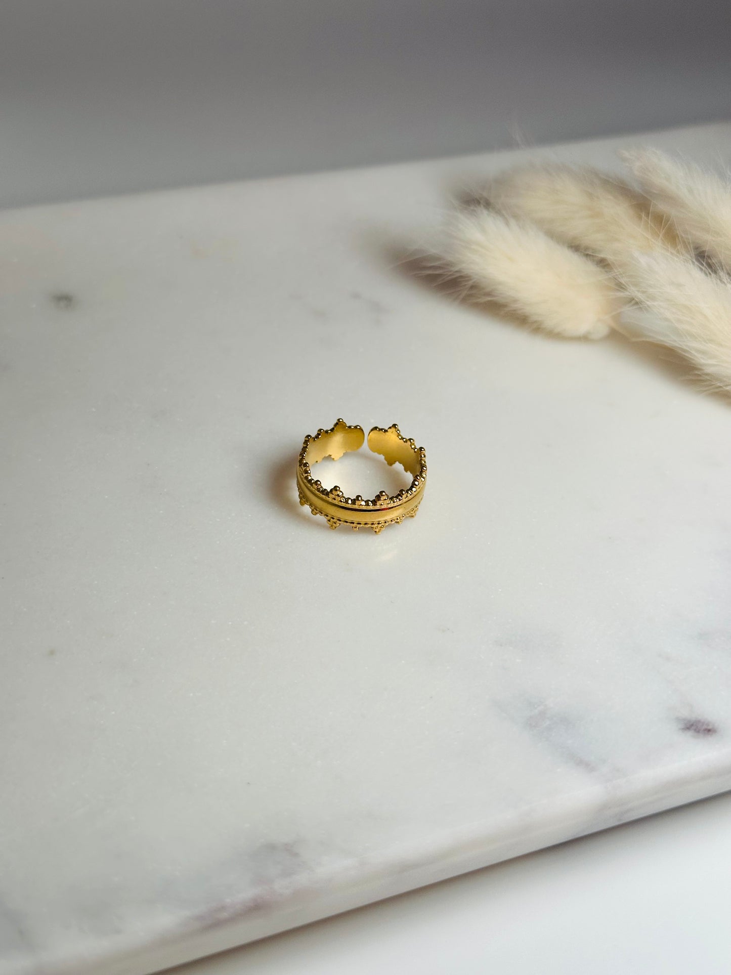 Jagged Curve Ring