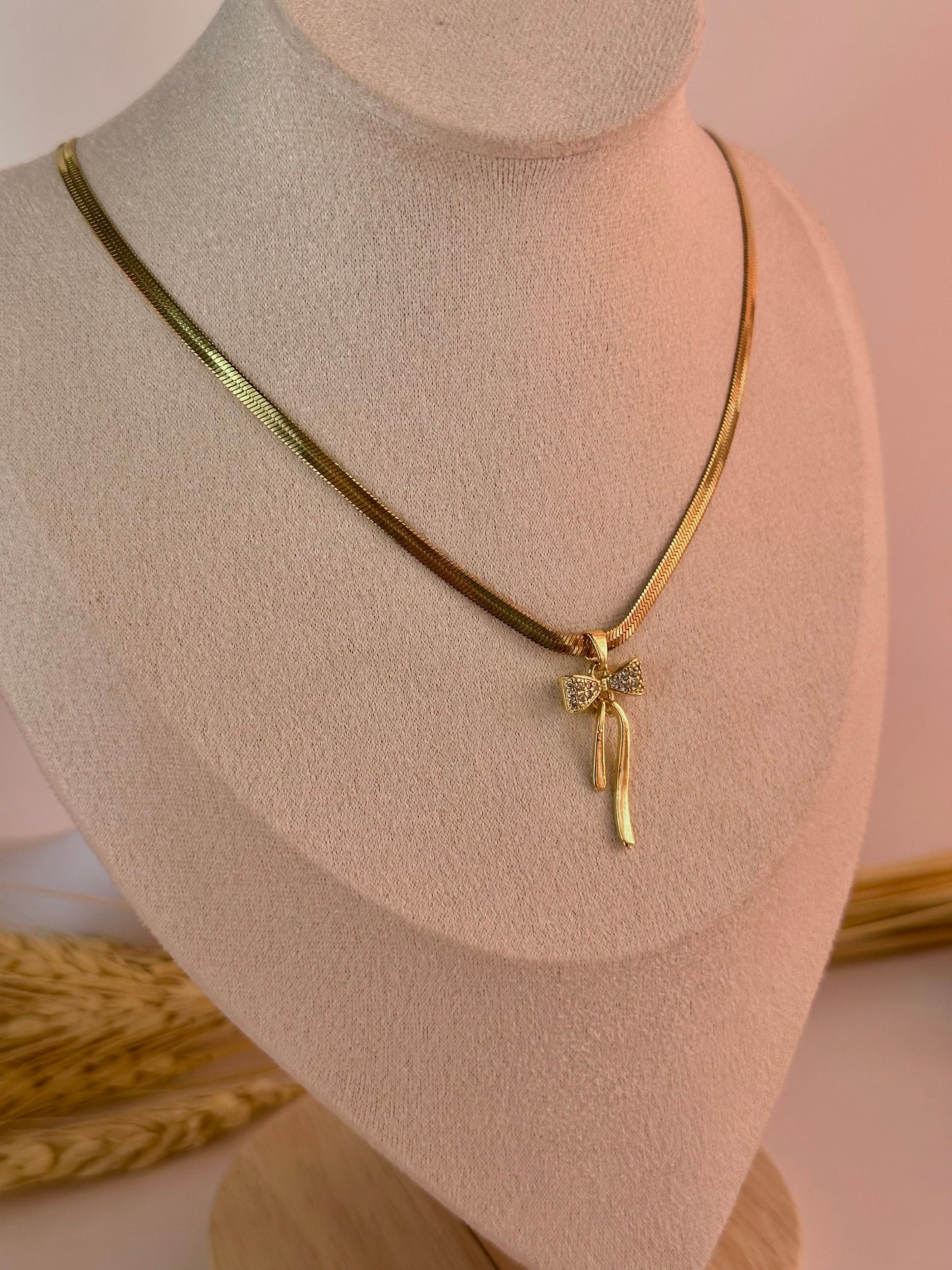 Miss Bow Necklace