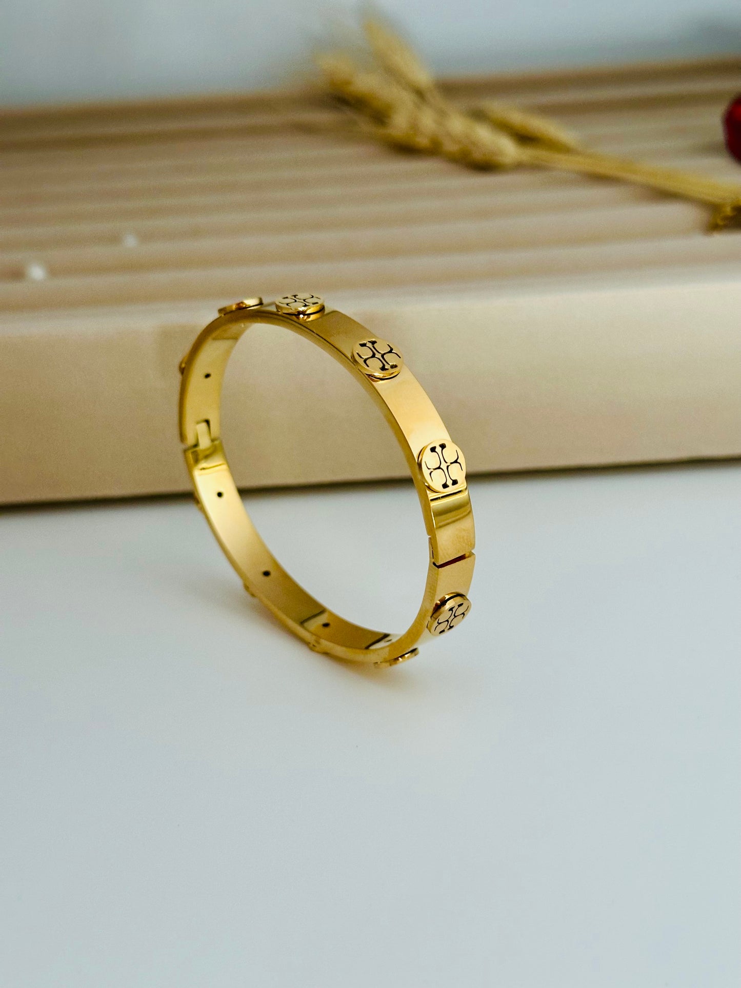 Dot Motif Kada