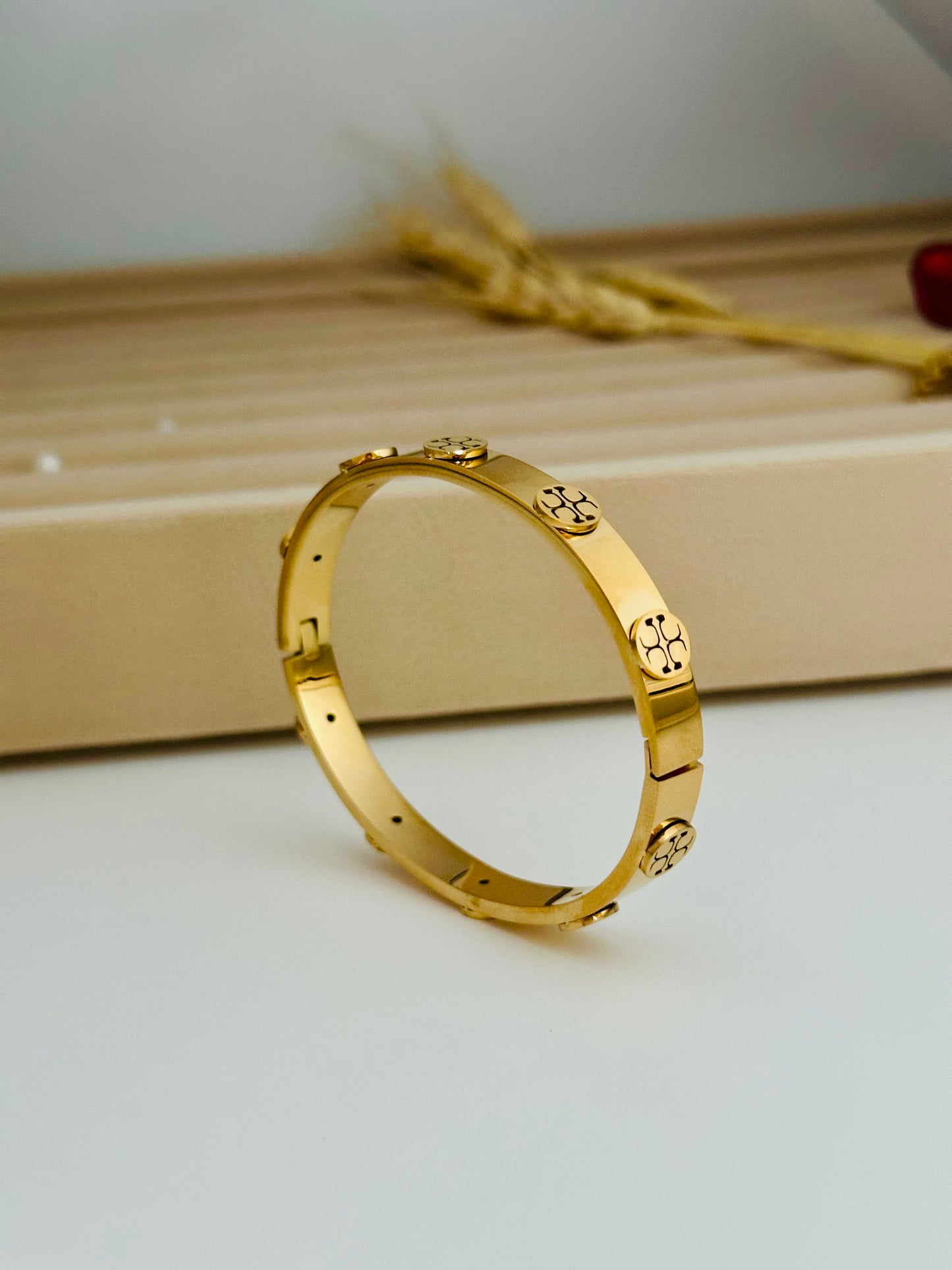 Dot Motif Kada