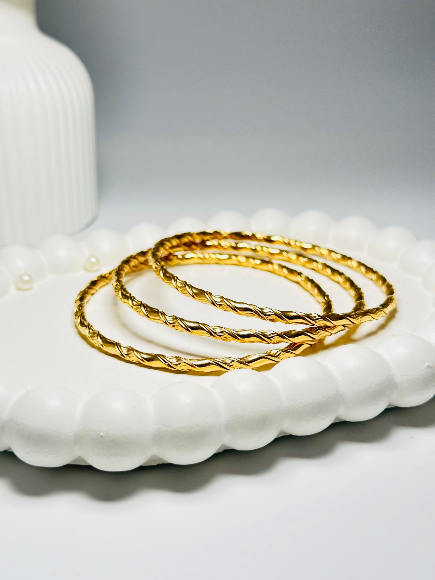 Round shaped bangles