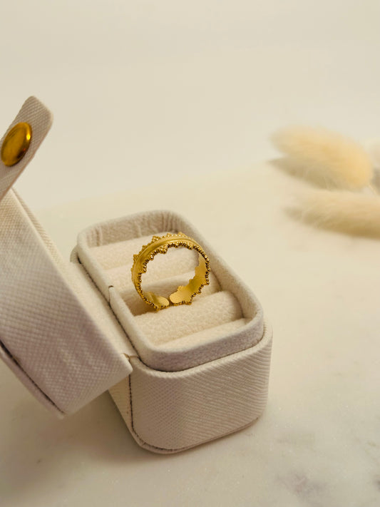 Jagged Curve Ring